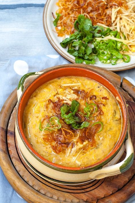 Step by step Chicken Haleem recipe with Photos of each step. Haleem is traditionally made with beef and it tastes best that way. I’m posting this chicken Haleem recipe for my dear friend Fatima who… Chicken Haleem Recipe, Haleem Recipe, Chicken Porridge, Mains Recipes, Halal Chicken, Eid Recipes, Ramadan Ideas, Pakistani Dishes, Pakistani Recipes