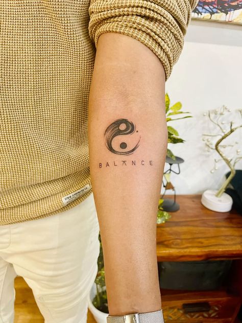 Minimalist Tattoo Balance, Ying Yang Tattoo For Women, Ying Yang Tattoo For Men, Ying Yang Tattoos, Balance Tattoo Ideas, Yin Yang Tattoo Unique, Unique Ying Yang Tattoo, Yin Yang Tattoo Design, Tattoo Yin Yang