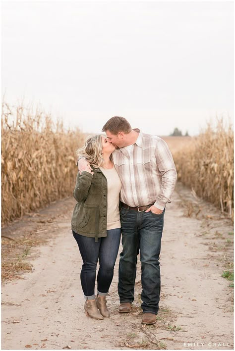 Engagement Pictures Plus Size Couple, Large Couple Engagement Photos, Engagement Shoots Poses Plus Size, Fall Farm Engagement Photos, Fall Field Photoshoot Family, Fall Engagement Photos Plus Size, Plus Engagement Photos, Farm Photoshoot Ideas Couple, Engagement Pictures Plus Size