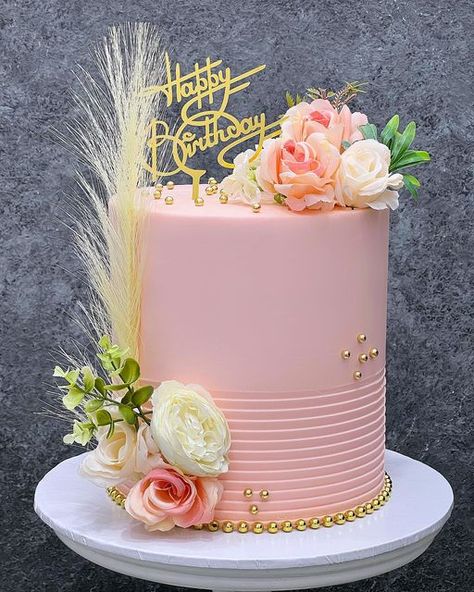 Nice Cakes Design, Beautiful Cake For Women, Mothers Birthday Cake Ideas, Female Birthday Cake Ideas For Women, Cake Decorating Designs Birthday, 1 Kg Cake Designs For Birthday, Fondant Cake Decorating Ideas, Pink Rose Cake Birthday, Beautiful Cakes Birthday For Women