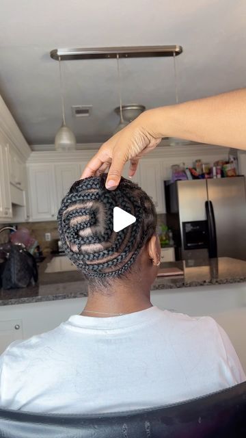 Crochet Twist Styles, Curly Crotchet Hairstyles, Box Braids Shaved Sides, Curly Box Braids, Crochet Braids Hairstyles Curls, Braids In The Front Natural Hair, Short Crochet Braids, Boho Braided Hairstyles, Crochet Curls