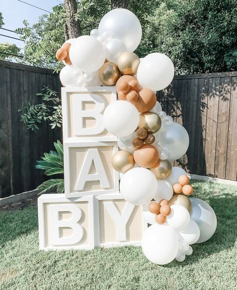 Gender Reveal Decorations Outdoor, Babyshower Decor, Simple Gender Reveal, Gender Reveal Baby Shower Themes, Baby Shower Themes Neutral, Baby Weeks, Baby Shower Decorations Neutral, Baby Gender Reveal Party Decorations, Classy Baby Shower