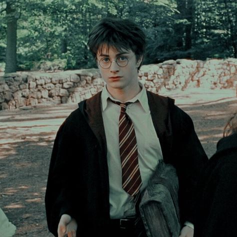 harry potter icon harry potter pls credit @sithsmcu on twitter if you use Harry Potter Handsome, Young Harry Potter, Citate Harry Potter, Ron Weasley Hermione Granger, Glume Harry Potter, Daniel Radcliffe Harry Potter, Harry Potte, Harry Potter Icons, Buku Harry Potter