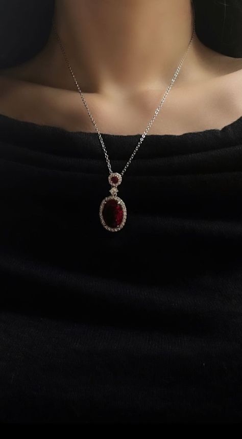 Dark Feminine Jewelry Aesthetic, Dark Feminine Necklace, Vampire Necklace Aesthetic, Dark Red Necklace, Persephonesblood Alessia, Dark Girly Aesthetic, Scorpio Fashion, Rich Girl Style, Jewlery Rings