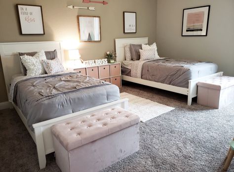 Cute Room 2 Beds, Siblings Bedroom Ideas, Two Beds In One Room Aesthetic, Room Ideas For Two Sisters Aesthetic, Room Ideas 2 People, 2 Bed Bedroom Ideas, 2 Beds In One Room Ideas Teenagers, Bedroom Ideas For Sisters Sharing A Room, Room For 2 Sisters