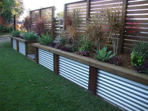 Fence Planters, Privacy Landscaping, Backyard Plants, Backyard Privacy, Edging Ideas, Landscape Edging, Backyard Fences, Garden Edging, Planter Box