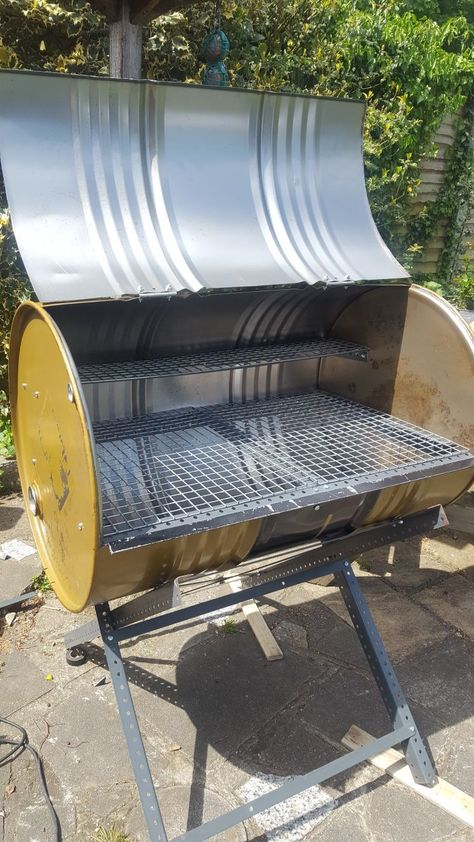 Drum Grill Ideas, Drum Bbq Ideas, Oil Drum Smoker, Metal Drum Ideas, Oil Drum Ideas, Bbq Grill Design Outdoor, Diy Bbq Grill, Aesthetic Bbq, Oil Drum Bbq