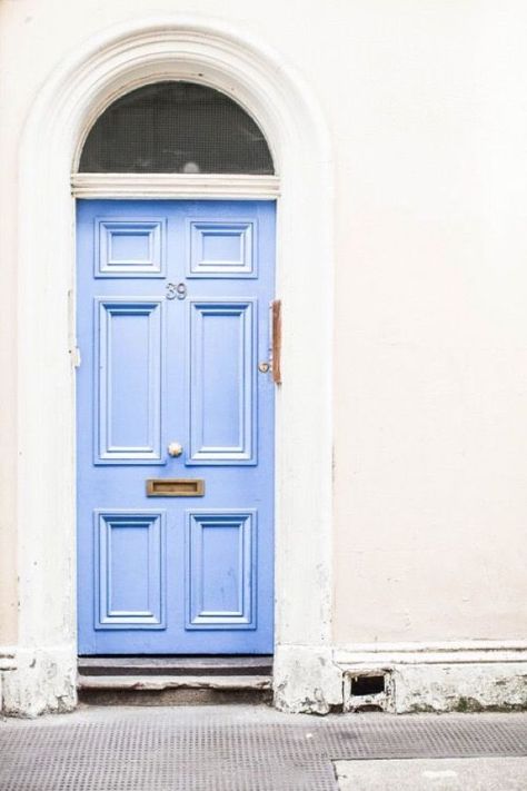 FIRST IMPRESSIONS – AWESOME FRONT DOOR COLORS! Blue Front Door, Front Door Colors, Blue Door, Door Color, Beautiful Doors, Container House, 인테리어 디자인, My Dream Home, Colorful Interiors