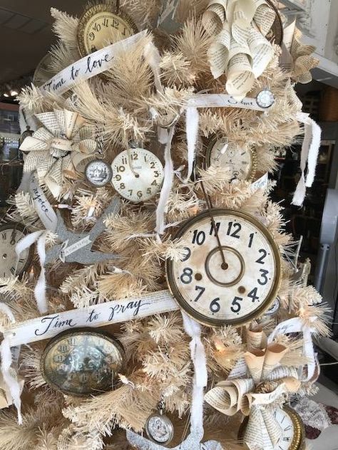 clock tree Christmas Tree With Clocks, Vintage Happy New Year Clock, January Tree Decorating Ideas, Nye Tree, Cinderella Clock, Diy New Years Party, Christmas Entrance, Ideas For New Year, New Year Party Decoration