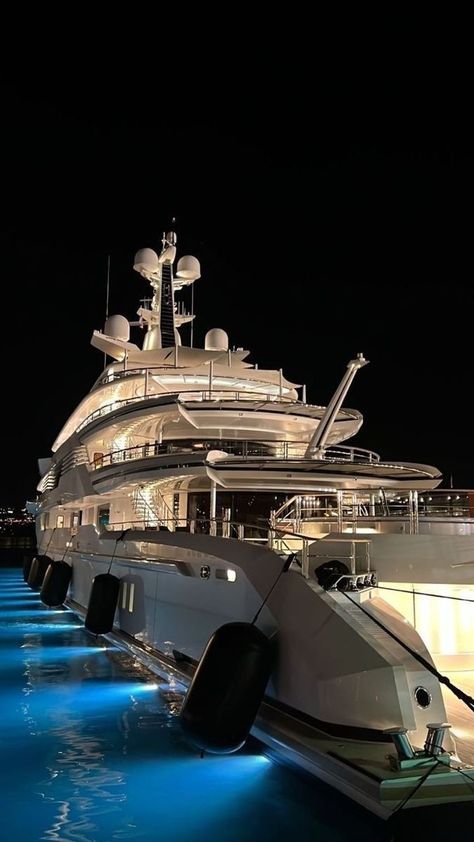 luxury life Private Yacht Aesthetic, Private Yacht Luxury, Luxury Yacht Aesthetic, Luxury Life Billionaire, Yacht Private, Manifesting Lifestyle, Rich Life Aesthetic, Life Luxury Lifestyle, Luxury Lifestyle Rich Life