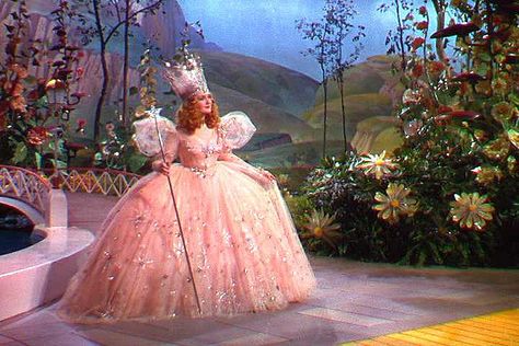 The Wizard of Oz (1939)    Glinda the Good Witch played by Billie Burke (1884-1970). Oz Büyücüsü, Glinda Costume, Glenda The Good Witch, Billy Burke, Billie Burke, Wizard Of Oz 1939, Glinda The Good, Glinda The Good Witch, Good Witch