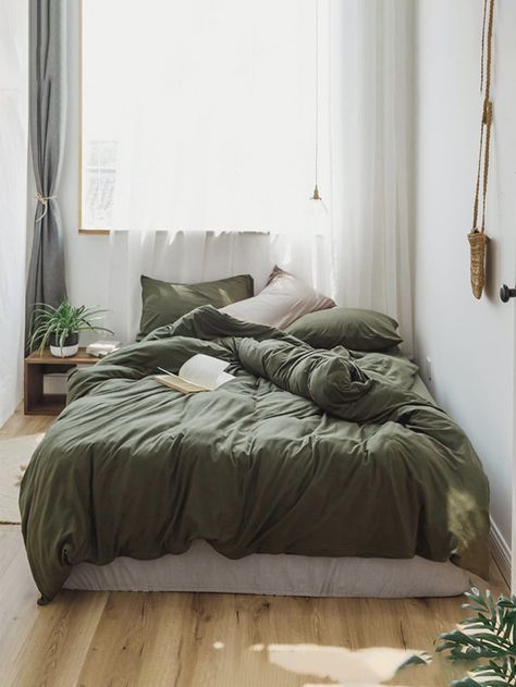 Dark Green Simple Collar   Plain  Embellished   Home Textile Bedroom Ideas For Him And Her, Forest Green Duvet Bedroom, Green Room Ideas Bedroom Simple, Dark Green Bedsheet, Green Bedroom Comforter, White Wall Green Bedding, Green Bed Aesthetics, Dark Green Bedding Bedroom, Dark Green Duvet Cover