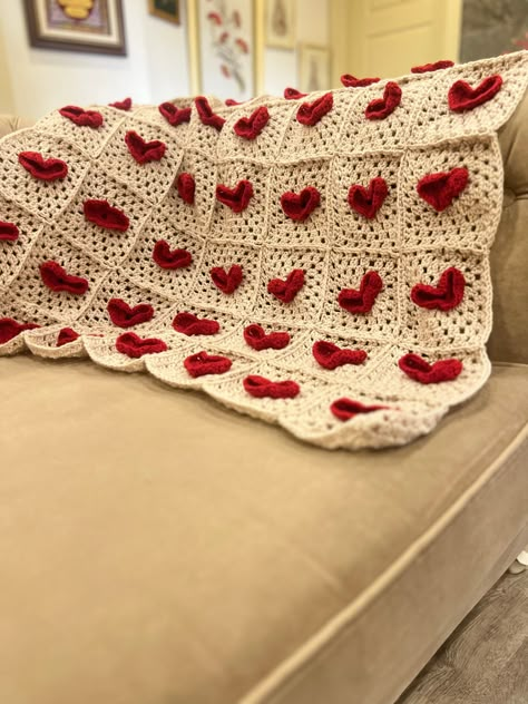 Valentine Throw Blanket, Heart Blanket Aesthetic, Heart Throw Blanket, Memorable Christmas Gifts, Crochet Blanket Coquette, Crochet Red Blanket, Valentines Day Knitting, Red Heart Pillow, Valentines Decor Aesthetic