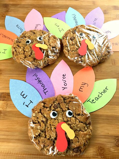 Turkey Themed Snacks For Kids, Class Thanksgiving Feast, Turkey Kids Snacks, Thanksgiving School Treats, Thanksgiving Turkey Cookies, Preschool Thanksgiving, Fall Worksheets, Turkey Treats, Kids Treats