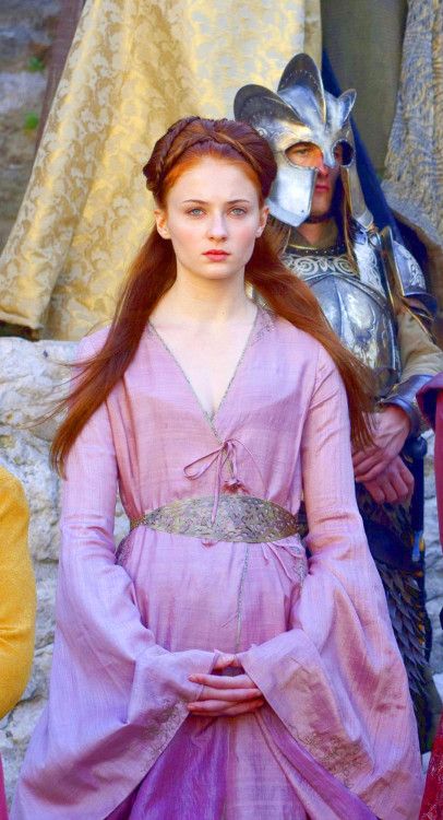 Sansa Stark Hair, Game Of Thrones Dresses, Game Of Thrones Sansa, Game Of Thrones Outfits, Game Of Thrones Costumes, Princess Games, Sansa Stark, Royal Outfits, Sophie Turner