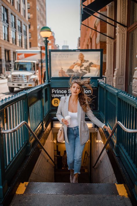 Nyc Photoshoot Ideas, New York Photo Ideas, Dana Berez, New York Photoshoot, Photographie New York, Nyc Pics, New York City Pictures, Nyc Photoshoot, Nyc Photos