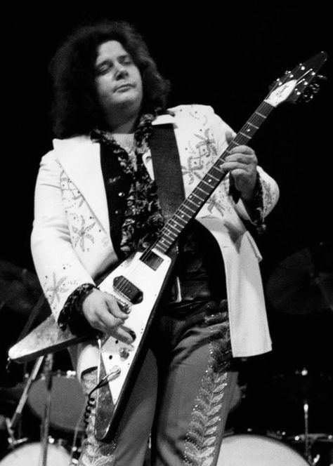 Mountain Leslie West, Mississippi Queen, Guitar Legends, Flying V Guitar, Gibson Flying V, Rock Guitarist, Flying V, Musica Rock, Rock Guitar