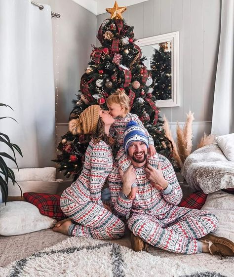 Christmas Family Photos Matching Pjs, Matching Pajama Family Christmas Pictures, Pajama Pictures Christmas, Christmas Pj Photoshoot At Home, Family Photos By Christmas Tree, Matching Xmas Pjs Families, Pjs Christmas Pictures, Christmas Tree Pajama Pictures, Family Pajama Pictures