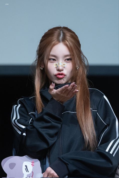 Yeji Hwang, Shin Nana, Ryujin Yuna, Yeji Yuna, Kpop Hair, Hwang Yeji, Itzy Yeji, Korean Celebrities, Funny Videos For Kids