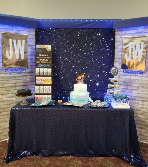 Our Pioneer Party decorations! Jw Photo Booth Ideas, Pioneer School Decoration, Convention Decoration Ideas, Jw Pioneer Party Ideas, Assembly Lunch Ideas Jw, Jw Congregation Party Ideas, Jw Pioneer Gift Ideas, Jw Party Ideas, Jw Pioneer Dinner Ideas