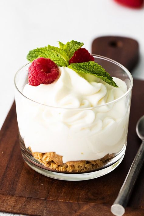 Whipped Cheesecake Mousse, Easy Mousse Dessert Recipes, Bo Bake Cheesecake Recipe, Cheesecake Mousse Recipes, Cheesecake Moose, French Style Cheesecake Mousse, Cheesecake Mousse No Bake, Vanilla Cheesecake Mousse, Big Desserts