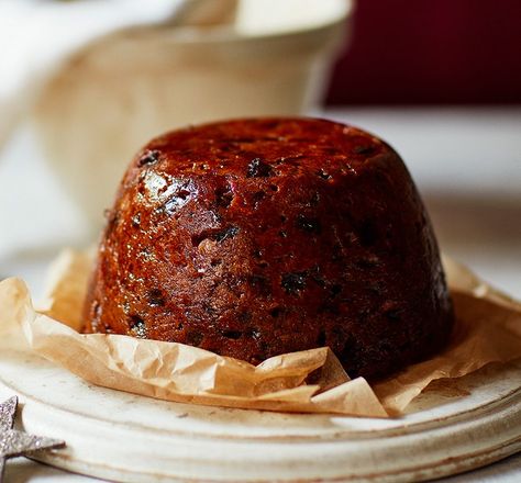 Lighter Christmas pudding Gluten Free Christmas Pudding, Brandy Butter, Christmas Pudding Recipes, Gluten Free Christmas, Plum Pudding, Festive Desserts, Apple Bread, Bbc Good Food Recipes, Christmas Pudding