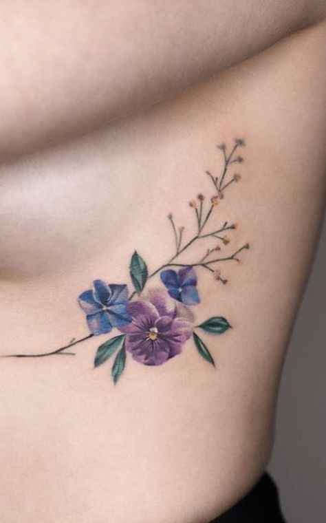 30 Delicate Flower Tattoo Ideas – MyBodiArt Pansy Tattoo, Violet Flower Tattoos, Flower Tattoo On Ribs, Delicate Flower Tattoo, Tattoo Modern, Violet Tattoo, Henne Tattoo, Wildflower Tattoo, Shape Tattoo