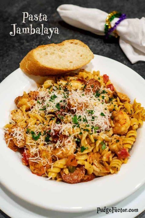 Pasta Jambalaya replaces rice that is generally cooked with the jambalaya with pasta, and adds heavy cream to create an unforgettable meal! via @c2king Jambalaya Recipe With Pasta, Yardhouse Jambalaya Copycat, Jumbalaya Pasta, Pasta Jambalaya, Jambalaya Recipes, Pasta Casseroles, Jambalaya Pasta, Bon Mardi, Cajun Dishes