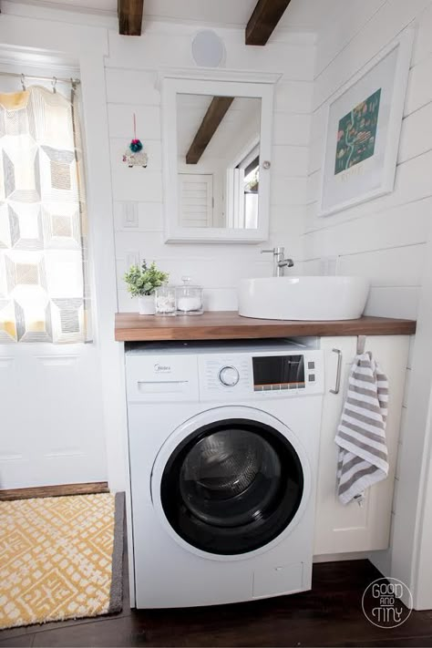 Modern Laundry, New Bathroom Ideas, Small Space Bathroom, Farmhouse Laundry, Modern Laundry Rooms, Farmhouse Laundry Room, Tiny House Bathroom, Shabby Chic Bathroom, Tiny Bathrooms