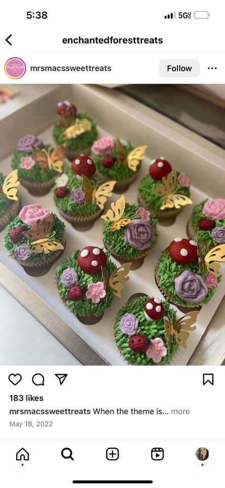 Cupcake Mushroom Design, Enchanted Forest Themed Cupcakes, Mushroom Theme Cupcakes, Cottagecore Themed Birthday Party, Cupcakes Fairy Theme, Garden Themed Treats, Enchanted Forest Cupcakes Dessert Tables, Fairy Tale Cupcakes, Fairy Core Cupcakes