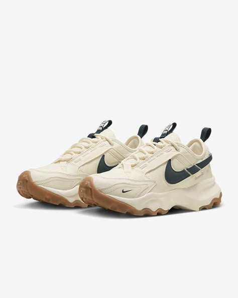 Nike TC 7900 Women's Shoes. Nike.com Nike Best Sneakers, Winter Sneakers For Women, Comfy Nike Shoes, Tennis Shoe Aesthetic, White Sneaker Outfits Women 2024, Nike Tc7900 Outfit Women, Nike Shoes Cute, Nike Tc 7900 Outfit, Ankle Shoes For Women