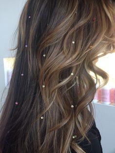 Sleek Prom Hair, Nye Hairstyles, Hair Tinsel, Hair Dyes, Packaging Diy, Tour Outfits, Glitter Hair, Hair Strand, Party Hairstyles