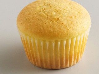 Plain Cupcakes Plain Cupcake Recipe, Basic Cupcakes, Plain Cupcakes, Best Vanilla Cupcake Recipe, Homemade Vanilla Cupcakes, Thermomix Cakes, Easy Vanilla Cupcakes, Cupcake Recipes From Scratch, Homemade Buttercream Frosting