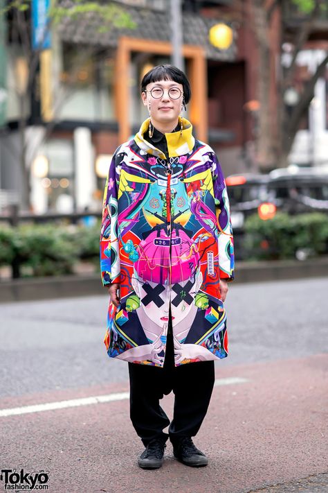 Japanese Artist Hiroyuki-Mitsume Takahashi on the Street in Harajuku w/ Mugen Art Coat Japanese Street Fashion Harajuku, Art Fashion Clothes, Ftm Outfits, Dramatic Gamine, Art Coat, Japanese Fashion Women, Kimono Art, Harajuku Street Style, Japanese Fashion Designers