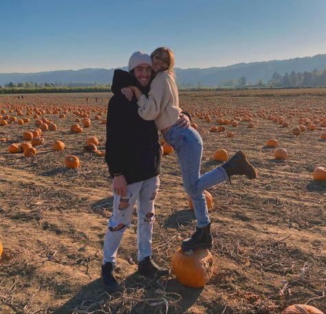 Couple Picture Ideas Pumpkin Patch, Couple At Pumpkin Patch, Pumpkin Patch Date Pictures, Couples Photoshoot Poses Pumpkin Patch, Couple Carving Pumpkins Ideas, Cute Fall Pictures For Couples Pumpkin Patch, Fall Pumpkin Patch Photo Shoot Couples, Pumpkin Patch Couples Pictures, Pumpkin Patch Photo Ideas Couples