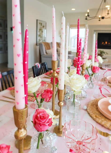 Valentine's Day Tablescape - Hunters Of Happiness Valentine’s Day Diy Centerpiece, Galentines Tablescape Candles, Galentines Dinner Table Set Up, Galentines Brunch Tablescape, Galantines Ideas Table, Girly Brunch Decor, Home Decor For Valentines Day, Pink Table Setting Ideas, Valentine Set Up