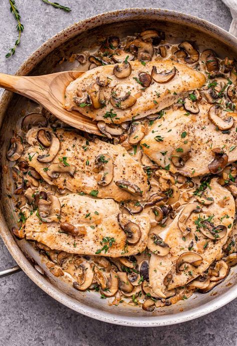 Creamy Mushroom Chicken - Recipe Runner Chicken With Sauteed Mushrooms, Mushroom White Wine Sauce, Shiitake Mushrooms Recipes, Recipe Runner, Panini Recipes Chicken, Pan Fried Chicken Breast, Creamy Mushroom Chicken, Pan Seared Chicken Breast, Chicken Mushroom Recipes