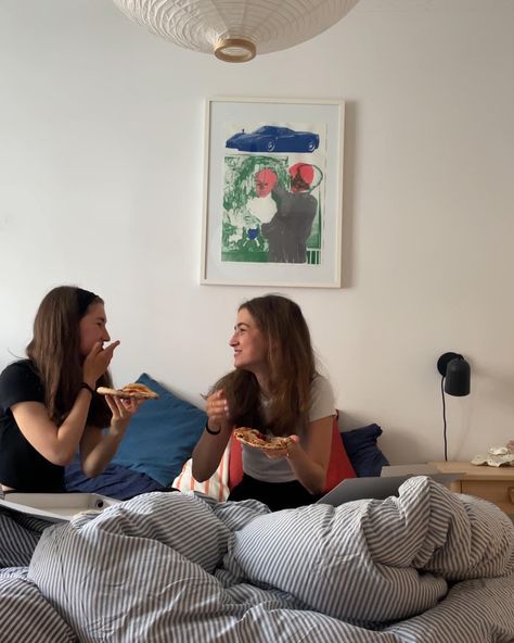 sister goals, twin sister, friendship goals, pizza time, quality time, balanced lifestyle, aesthetic, date night idea Sisters Living Together Aesthetic, Friends Quality Time Aesthetic, Sister Time Aesthetic, Sibling Aesthetic Sisters, Sister Bond Aesthetic, Four Sisters Aesthetic, Twins Sisters Aesthetic, Sister Goals Pictures, Twins Aesthetic Sisters