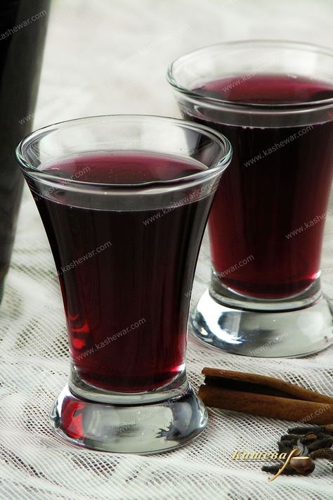 Grape Liqueur Recipe, Grape Ideas, Grape Wine Recipe, Making Wine From Grapes, Booze Recipes, Cider Alcohol, Grape Vodka, Grape Brandy, Cordial Recipe