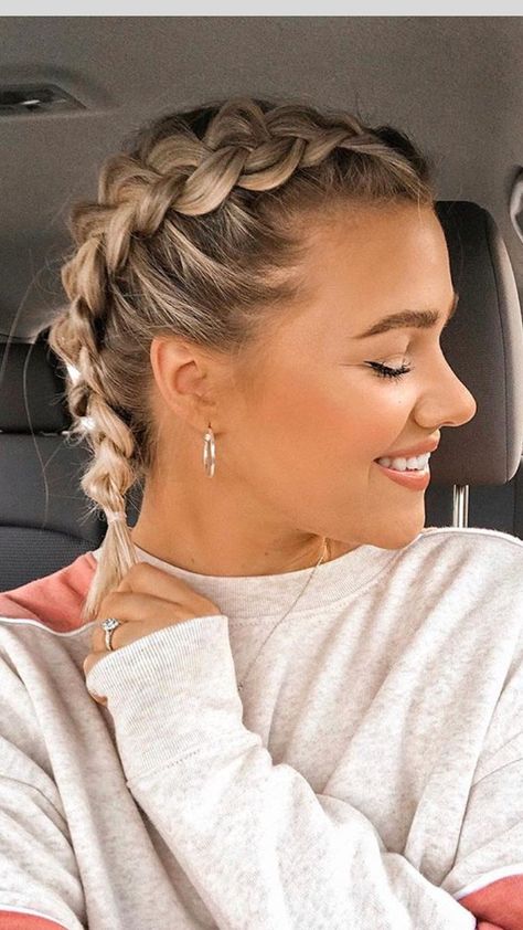 Braid Short Hair, French Braid Short Hair, Short Hair Ideas, French Braid Hairstyles, Vlasové Trendy, Short Braids, Peinados Fáciles Para Cabello Corto, Penteado Cabelo Curto, Brown Blonde Hair