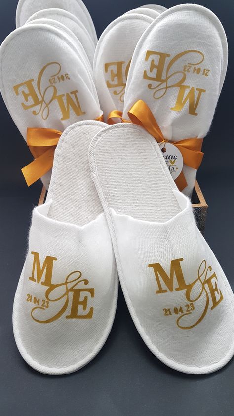 Shots Cart, Bridal Shower Pictures, Glass Etching Projects, Summer Wedding Favors, Bridesmaid Slippers, Gorgeous Bridesmaid Dresses, Diy Gift Set, Bridal Party Robes, Cricut Craft Room