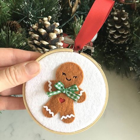 Embroidered Felt Gingerbread Man Christmas Decoration Gingerbread Man Embroidery, Felt Xmas Decorations, Christmas Stocking Embroidery, Gingerbread Embroidery, Felt Gingerbread Man, Felt Candy, Gingerbread Person, Man Embroidery, Felt Gingerbread