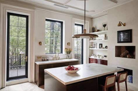 Brooklyn Townhouse Kitchen, Brownstone Kitchen Renovation, London Townhouse Kitchen, Small Townhouse Kitchen, Townhouse Designs Interior, Brooklyn Townhouse Interior, Renovated Brownstone, Farmhouse Range Hood, Townhouse Kitchen Remodel