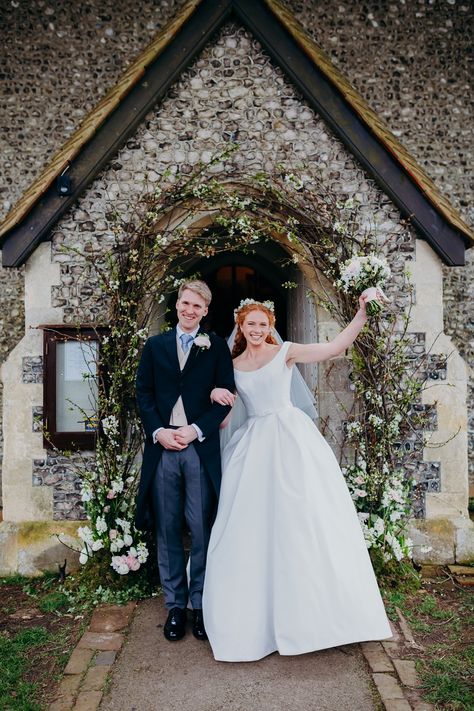 Bride wears a Suzanne Neville gown for an English country wedding, Images by Beard and Main #weddingdress #weddinggown #bridalgown #bridaldesigner #weddingfashion #weddingstyle Traditional British Wedding, Small English Wedding, English Country Wedding Dress, Old English Wedding Dress, French Country Wedding Dress, English Country House Wedding, English Wedding Aesthetic, Wedding In England, English Garden Wedding Dress