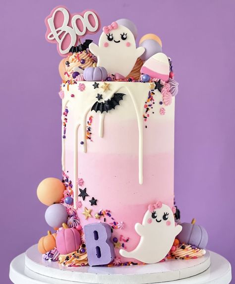 Two Spooky 2nd Birthday Party Cake, Boo Birthday Theme Girl, Cute Halloween Cakes, Halloween Theme Birthday, Pasteles Halloween, Ghost Birthday, Bespoke Cakes, Spooky Birthday, Spooky Cake