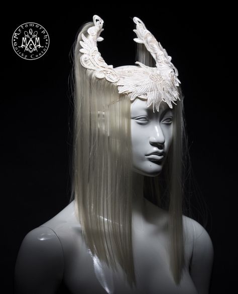 Vampire Crown, Horn Headpiece, Horned Headdress, Mode Origami, Horn Headdress, Vampire Wedding, Pagan Wedding, Blonde Hair Extensions, Hair Reference