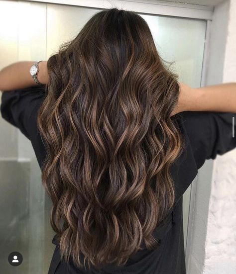 Balayage Hair Caramel, Highlights For Dark Brown Hair, Rambut Brunette, Black Hair Balayage, Dark Brunette Hair, Brown Hair Looks, Brown Hair Inspo, Brunette Hair With Highlights, Dark Hair With Highlights