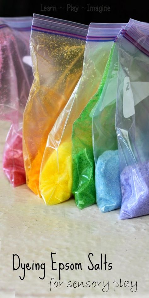 Simple and frugal sensory play - How to color epson salts Preschool Sensory, Sensory Tubs, Craft Recipes, Sensory Ideas, Sensory Activity, Sensory Bottles, Sensory Table, Preschool Science, Kids Sensory