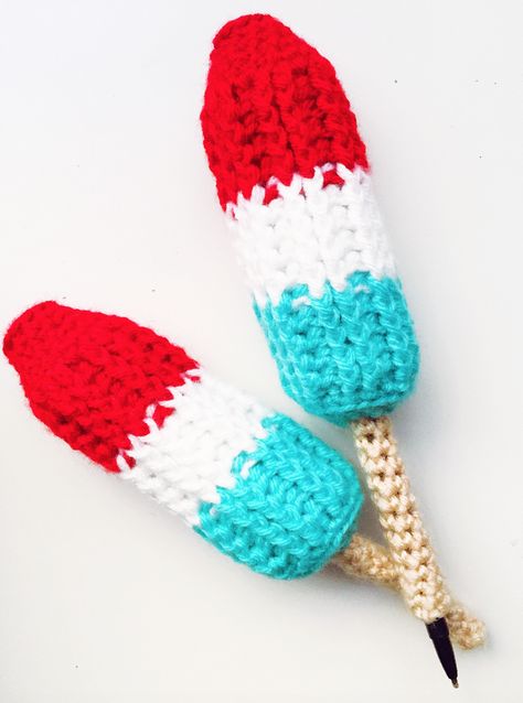 Free Crochet Pattern: Bomb Pop Pen Cozy | Twinkie Chan Blog Crochet Pencil Cozy, Crochet Pen Cover, Crochet Pencil Toppers, Silly Crochet, Pencil Crochet, Crochet Cozies, Twinkie Chan, Crochet Pencil, Pen Toppers