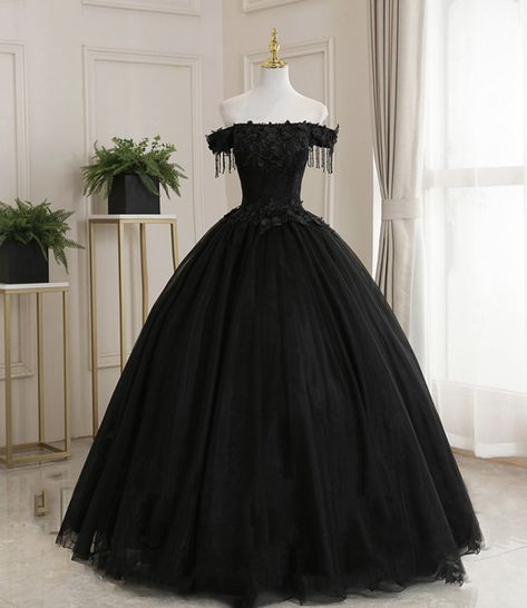 Black tulle lace long ball gown dress formal dress  Product number: cute559 Silhouette: A line Material: tulle, lace Back details: lace up Hemline: floor length For more pictures of the dress, please contact us, thank you.  Custom made size: Custom made: For custom order, we need the following information in the order notes when you check out : Bust:______ Waist:______ Hips:_______ Shoulder to floor: _______   *** Delivery times ***  Processing time: 1-3 working days Shipping time: 8-16 working Long Sweet 16 Dresses, Lace Long Prom Dress, Prom Dress Black, Black Ball Gown, Lace Ball Gowns, Lace Bridesmaids, Princess Ball Gowns, فستان سهرة, Gown Prom